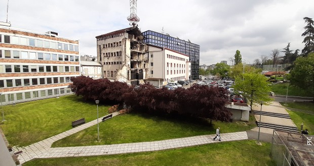 Srušeni deo zgrade RTS-a u Aberdarevoj